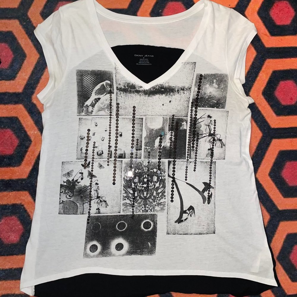 DKNY Jeans Graphic V-Neck T-shirt with Sequins Size M